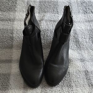 Vionic Black Leather Ankle Booties Size 8